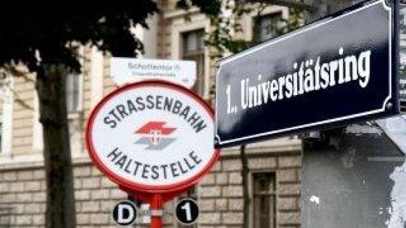 copyright: MA 7 Straßenbahnschild und Straßenschild "Universitätsring"