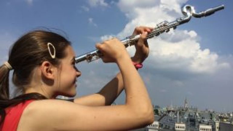 copyright: Swea Hieltscher Mädchen mit Querflöte