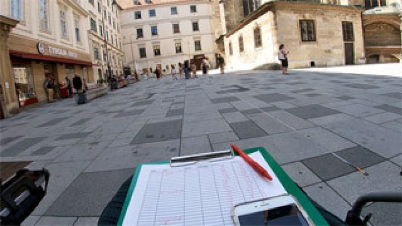 copyright: BOKU Straße mit Steinplatten