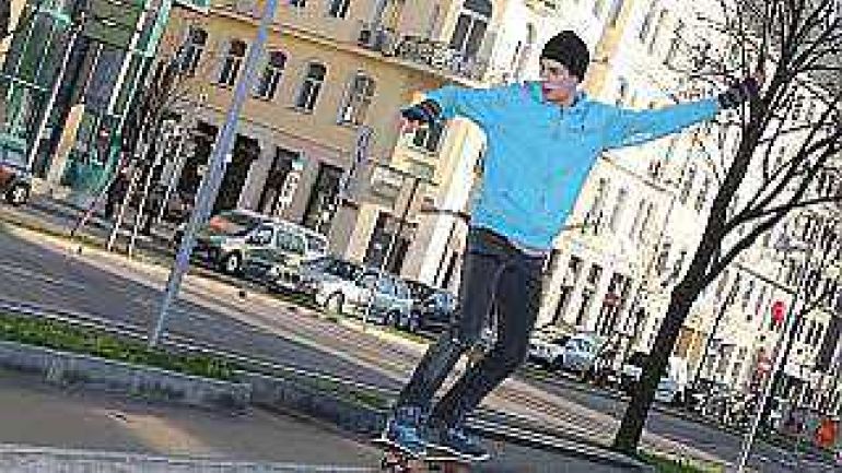 copyright: Houdek Junger Mann am Skateboard