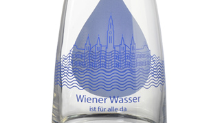 Wasserkrug mit Motiv "Rathaus"