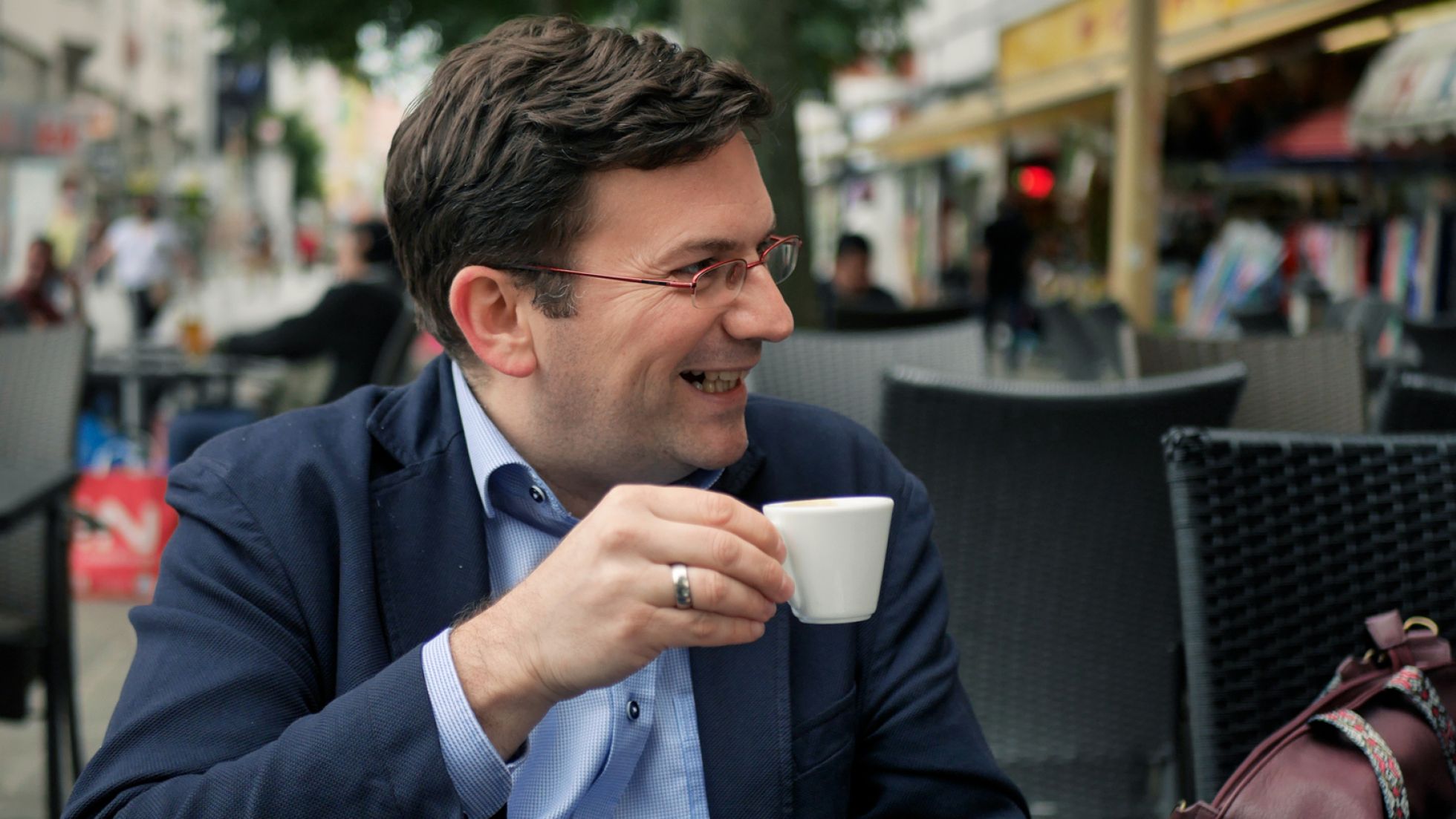 Bezirksvorsteher Wilfried Zankl bei einem Kaffeehausbesuch