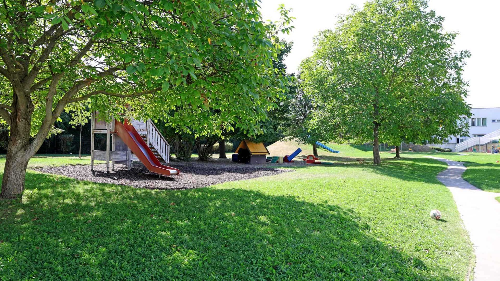 copyright: MA10/VOTAVA Außenbereich Kindergarten Pastinakweg 12