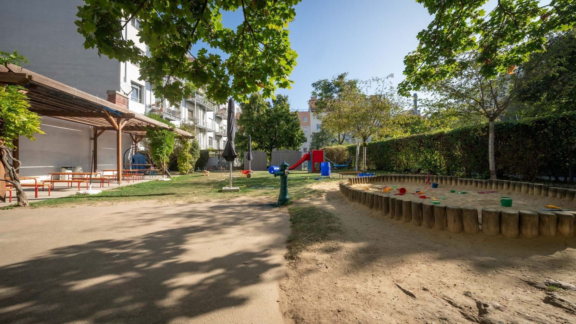 copyright: MA 10/ DAVID BOHMANN Außenbereich Kindergarten Haebergasse 1