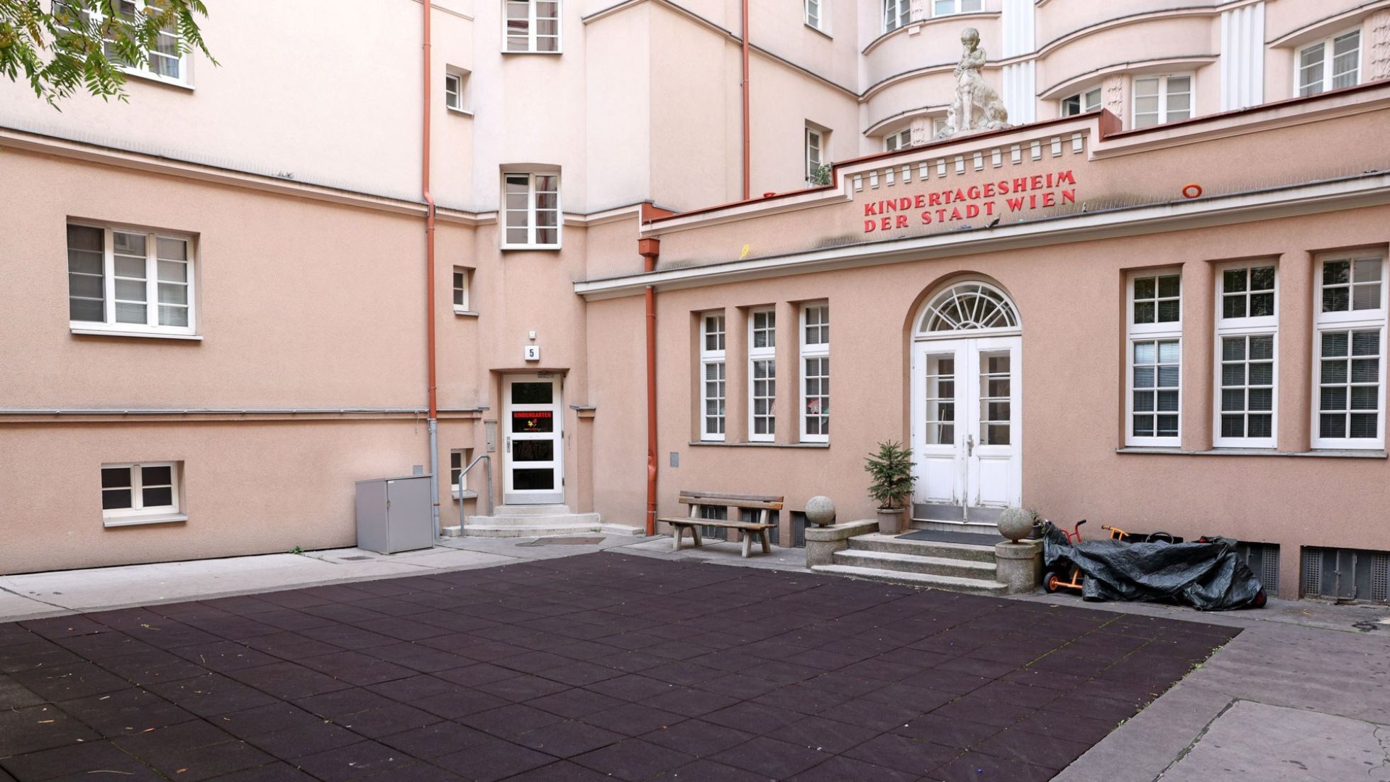 copyright: MA10/VOTAVA Außenbereich Kindergarten Latschkagasse 5