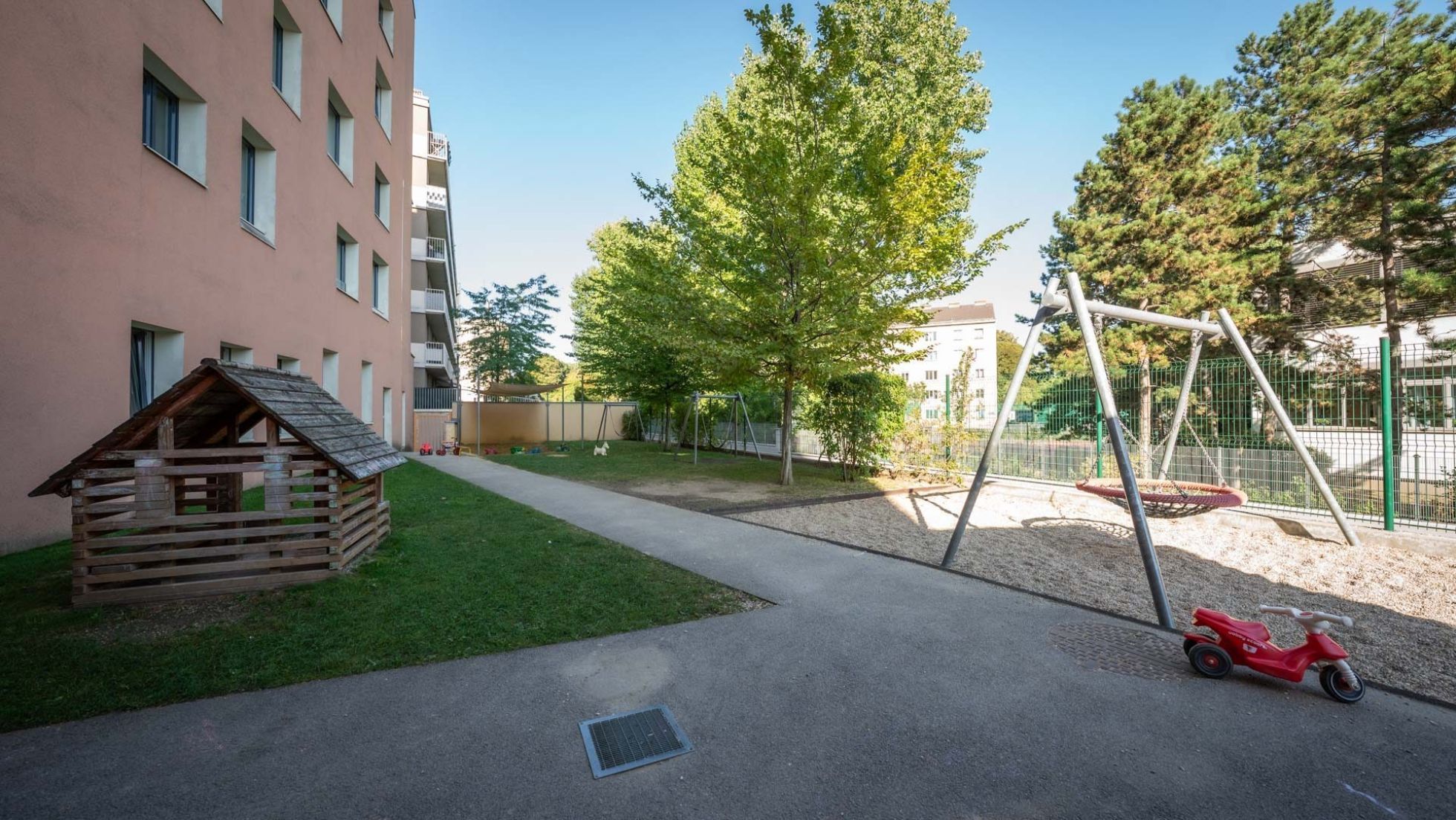 copyright: MA 10/ DAVID BOHMANN Außenbereich Kindergarten Raxstraße 28