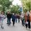 copyright: Stadt Wien/Jennifer Fetz Eine Gruppe Menschen spaziert durch eine Straße.