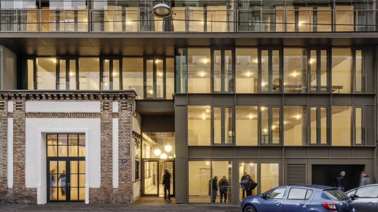 copyright: Hertha Hurnaus Verglaste Fassade