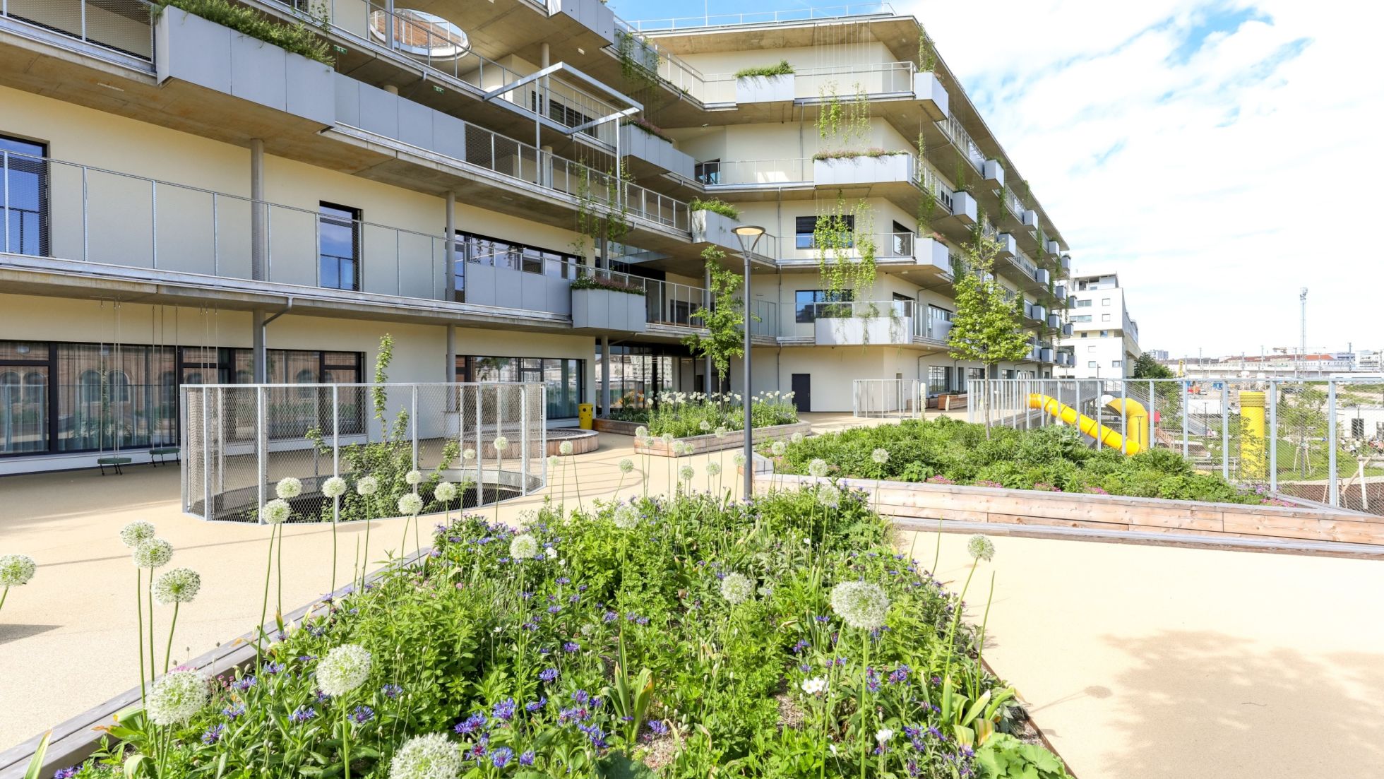 copyright: MA19/Christian Fürthner Visualisierung einer Schulaula mit Schülerinnen und Schülern