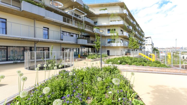 copyright: MA19/Christian Fürthner Visualisierung einer Schulaula mit Schülerinnen und Schülern