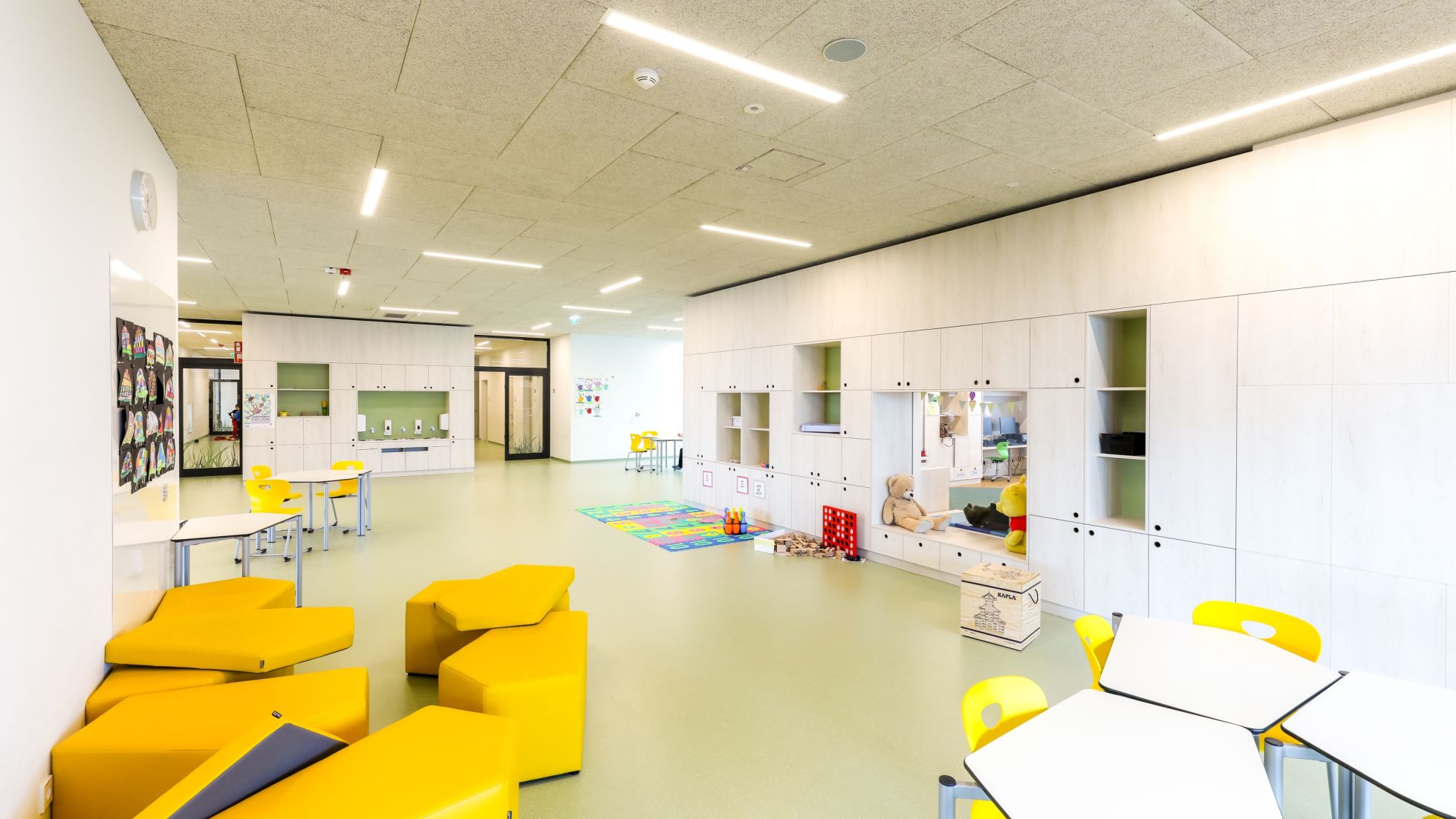 copyright: MA19/Christian Fürthner Gelbe Sitzgelegenheiten im Aufenhaltsraum