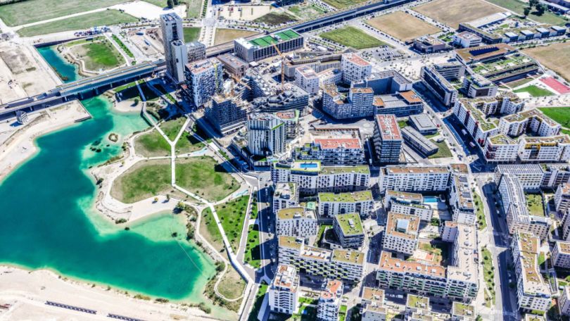 copyright: Stadt Wien/C. Fürthner Luftbildaufnahme See und Wohngebäude in der Seestadt