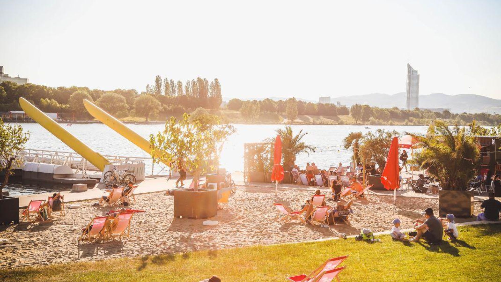 copyright: PID/Christian Fürthner Strand und Wiese an der Neuen Donau
