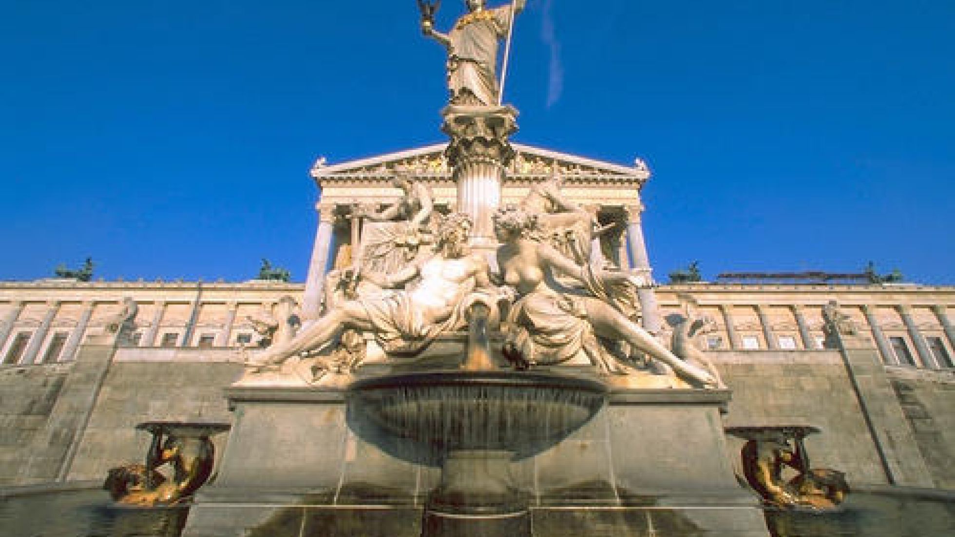 copyright: MA 31 - Lammerhuber Brunnen mit Figur Pallas Athene