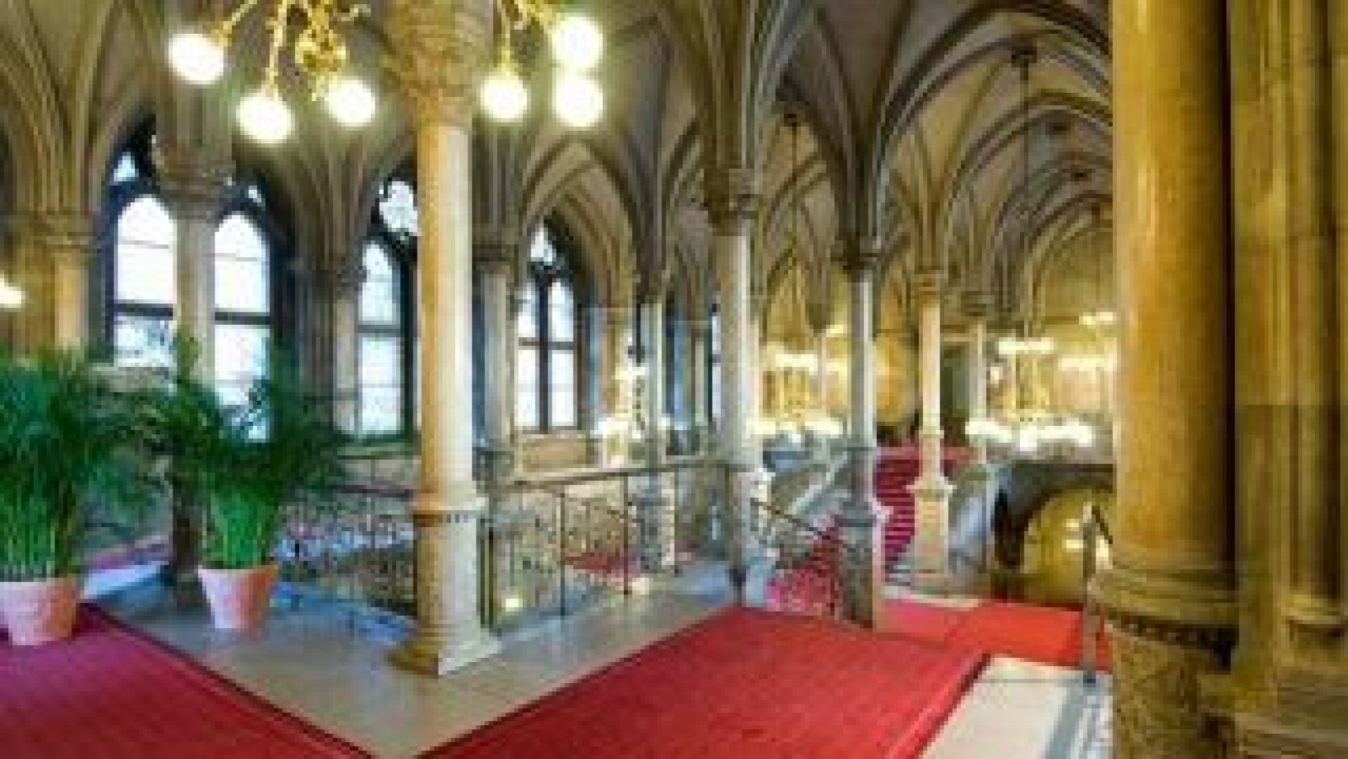 copyright: media wien Feststiege im Rathaus