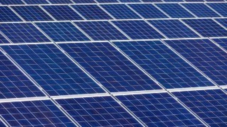 copyright: Bilderbox Solarzellen aus der Nähe