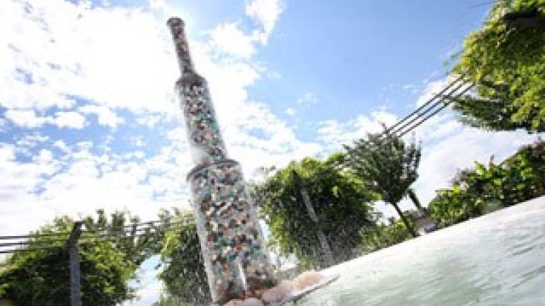 copyright: Wiener Stadtgärten Brunnen mit bunten Steinen