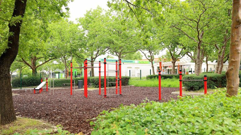 copyright: Stadt Wien / Martin Votava Eröffnung der neu entsiegelten Parkanlage Kurpark Oberlaa West, mit StR. Jürgen Czernohorszky