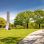 copyright: Wiener Stadtgärten/Houdek Park mit einer Metallsäule