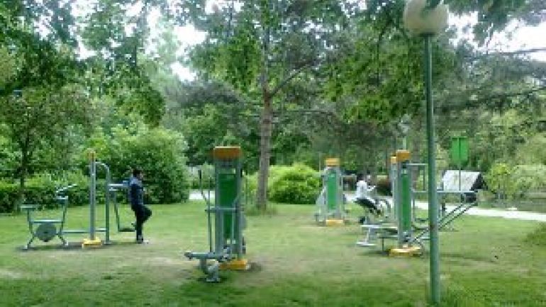 copyright: MA 42 Ein Park mit Turngeräten