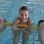 copyright: Stadt Wien - Bäder Kinder schwimmen mit einer Schwimmnudel im Wasser
