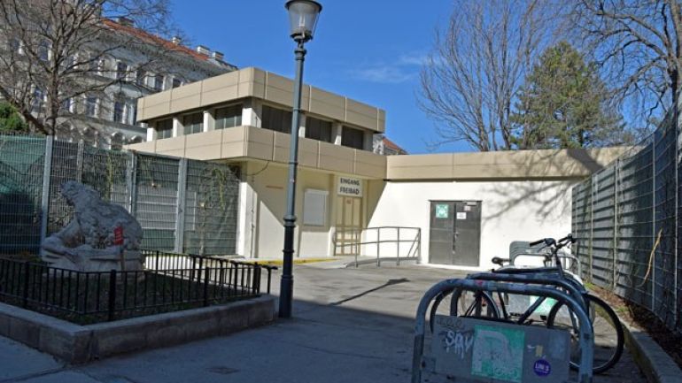 copyright: Stadt Wien - Bäder Barrierefreier Eingang zum Sommerbad