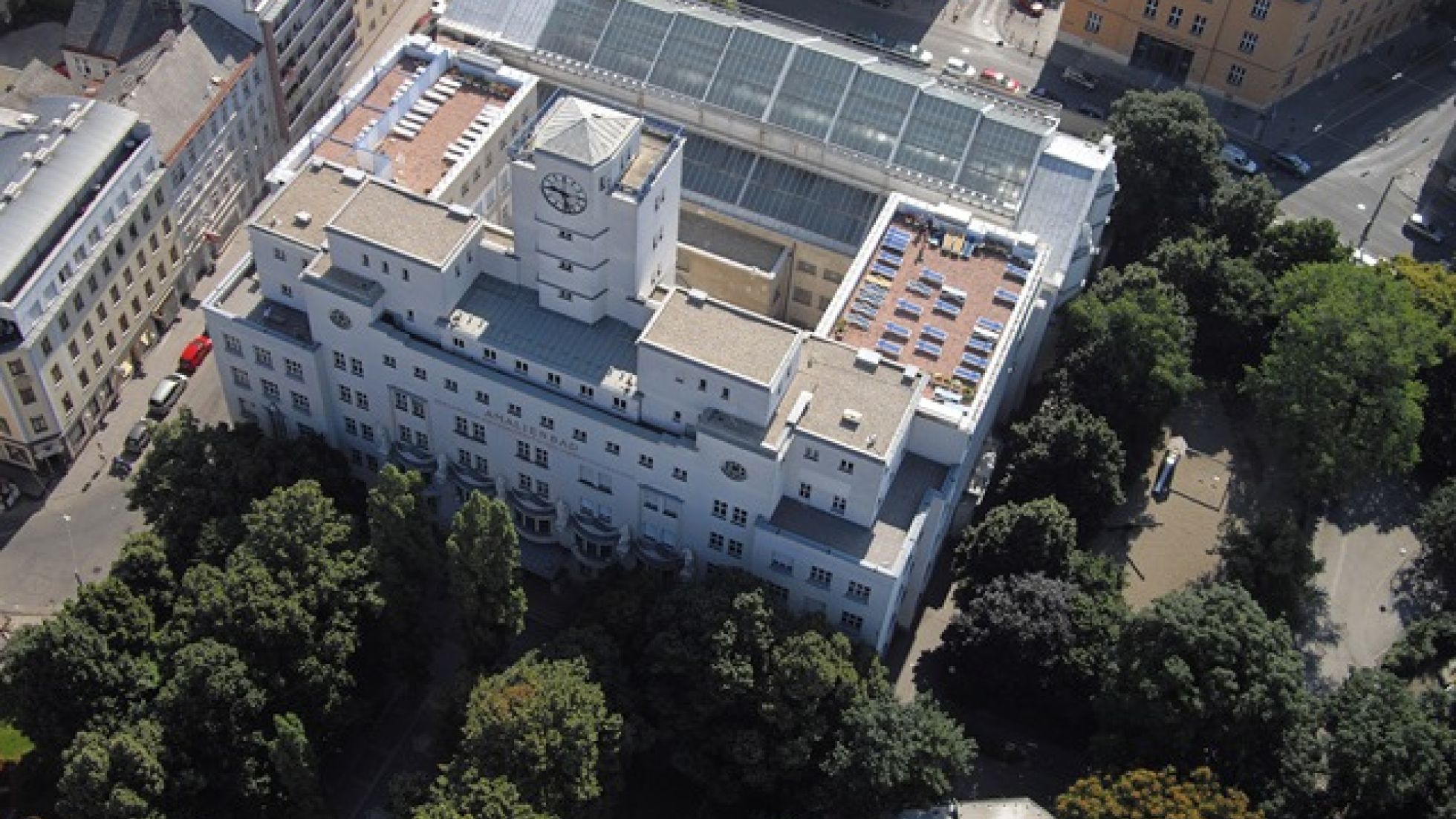 copyright: Wiener Bäder (MA 44) Luftbildansicht des Amalienbades