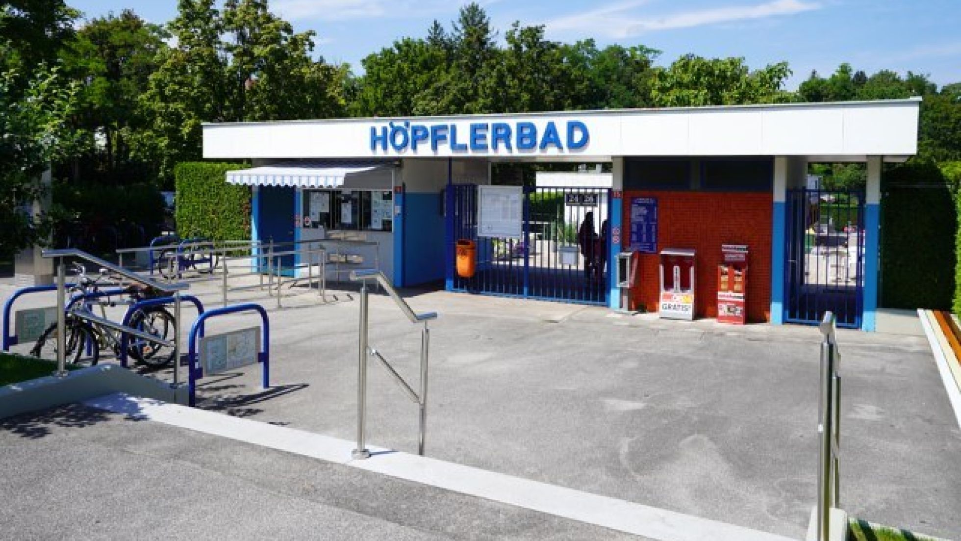 copyright: Stadt Wien/Horst Lassnig Eingangsbereich vom Höpflerbad