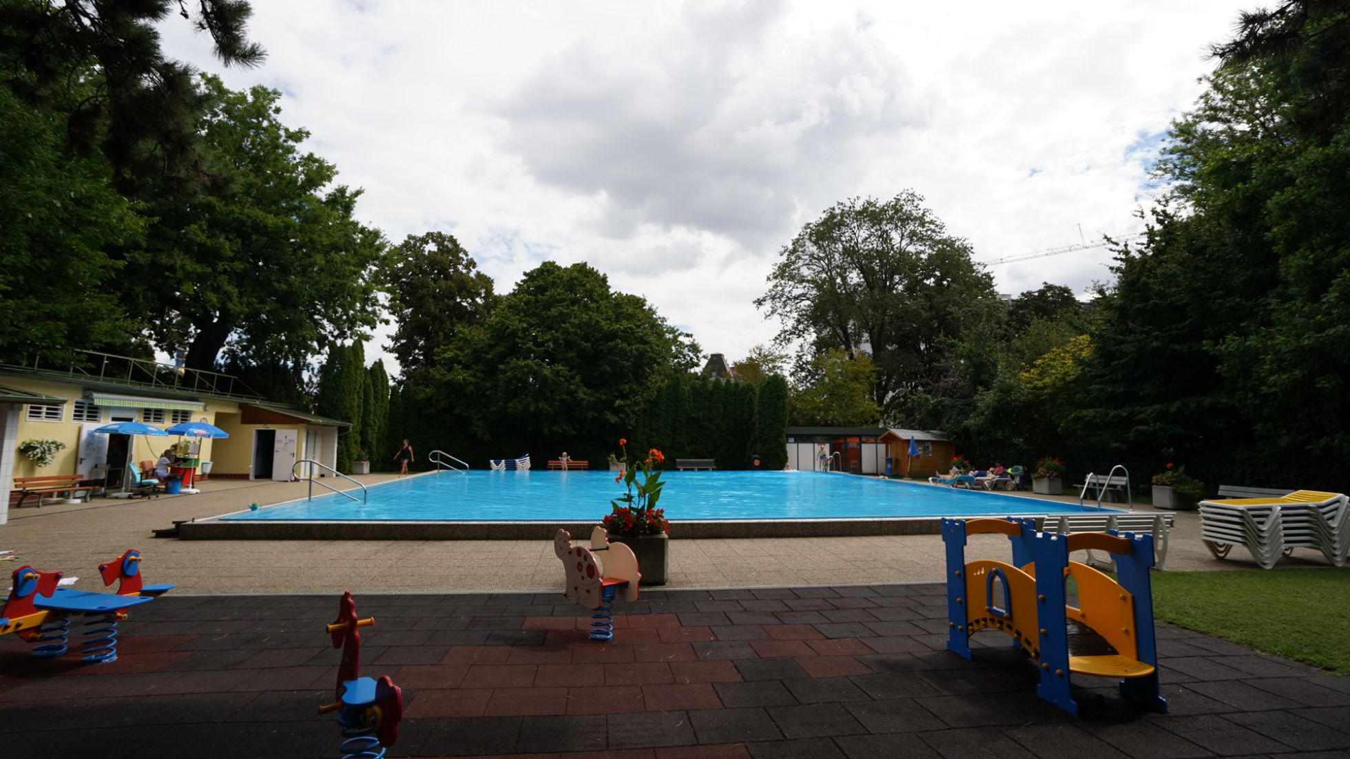 copyright: Stadt Wien/Horst Lassnig Spielgeräte im Familienbad