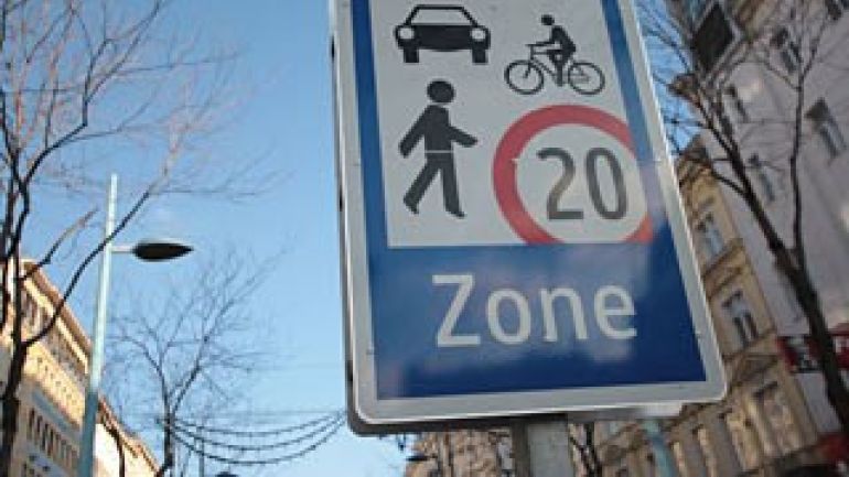 copyright: MA 46 Hinweisschild "Begegnungszone" auf der Mariahilfer Straße