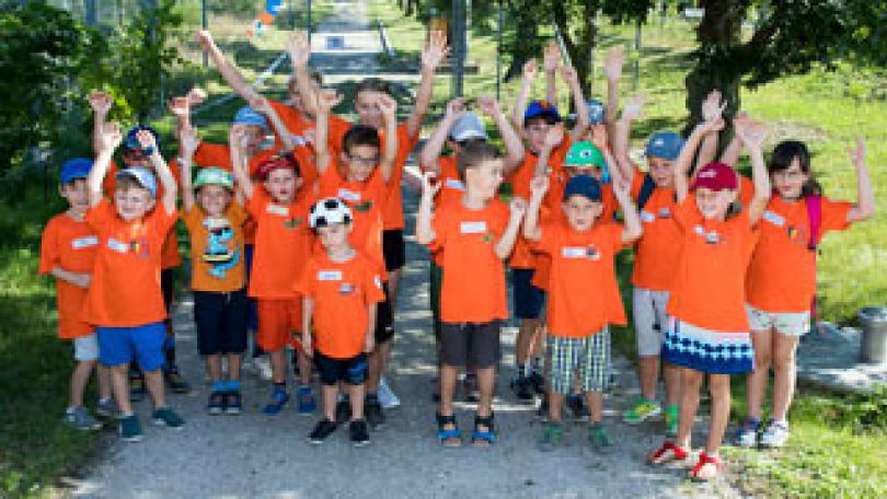 copyright: feel image - Fotografie
Fotos: Felicitas Matern Kindergruppe in orangen T-Shirts