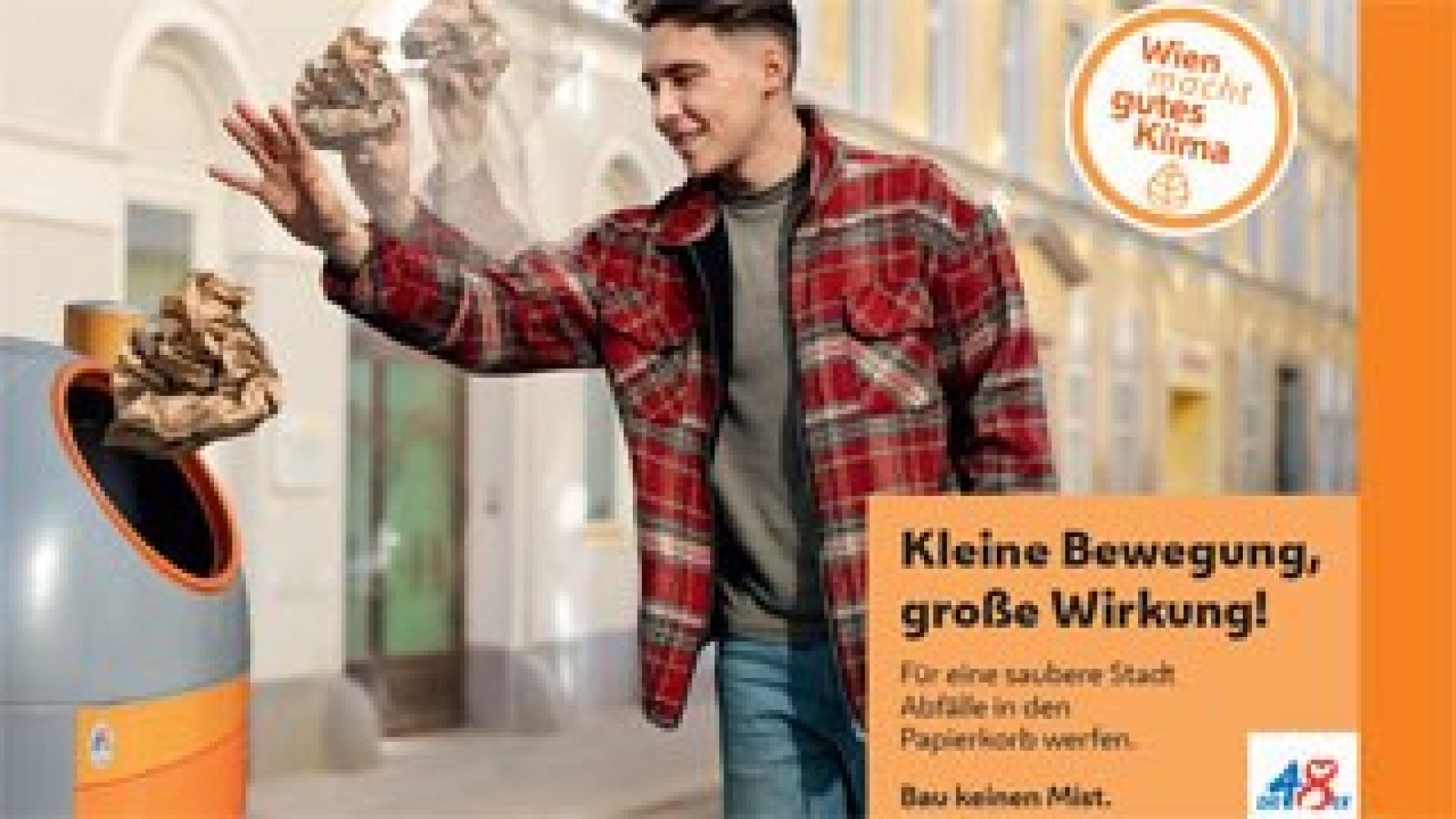 copyright: MA 48/UNIQUE Mann wirft Papiersackerl in einen Mülleimer