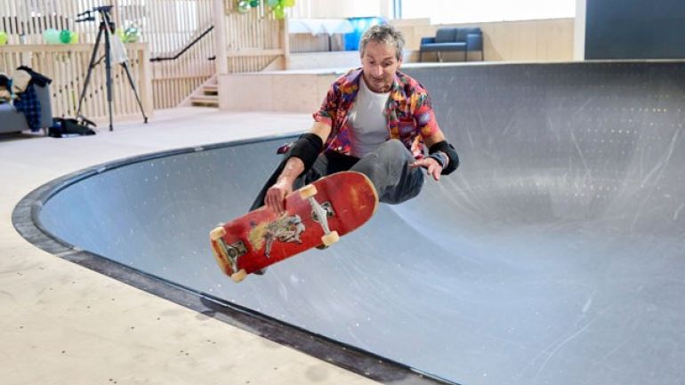 copyright: Stadt Wien/Markus Wache Mann auf Skateboard in der Halfpipe