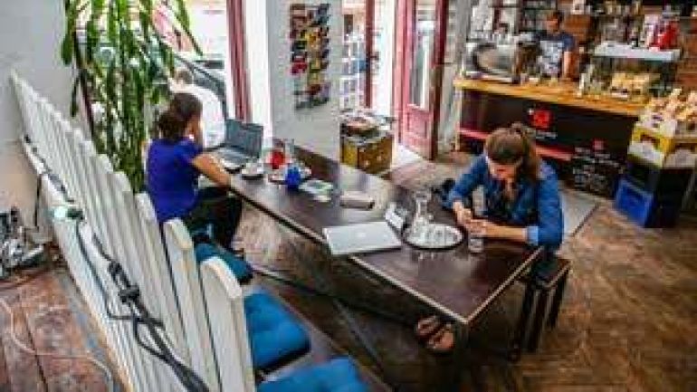 copyright: PID - Christian Fürthner zwei Frauen an einem Tisch