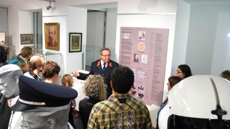 copyright: MA 70 Kurator Erich Müllner bei einer Führung durch das Rettungsmuseum