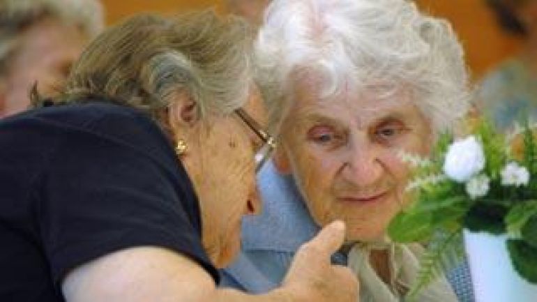 copyright: w24 - Altan Kabranlar zwei Frauen im Gespräch