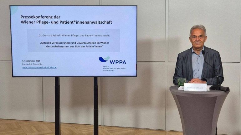 copyright: WPPA Patientenanwalt Dr. Gerhard Jelinek bei Rednerpult.