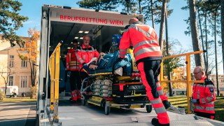 Bettenintensivtransporter der Berufsrettung Wien Innenansicht