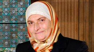 Als Direktorin der Islamischen Fachschule für Soziale Bildung ist es Zeynep Elibol ein großes Anliegen, ihre Schülerinnen und Schüler in ihren persönlichen ... - elibol