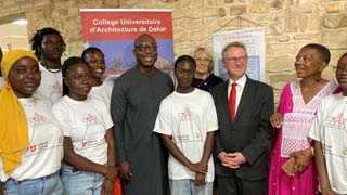 Studierende aus Dakar mit Landtagsprsident Ernst Woller