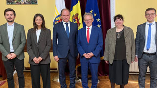 Group photo with Ernst Woller, President of the Vienna Provincial Parliament