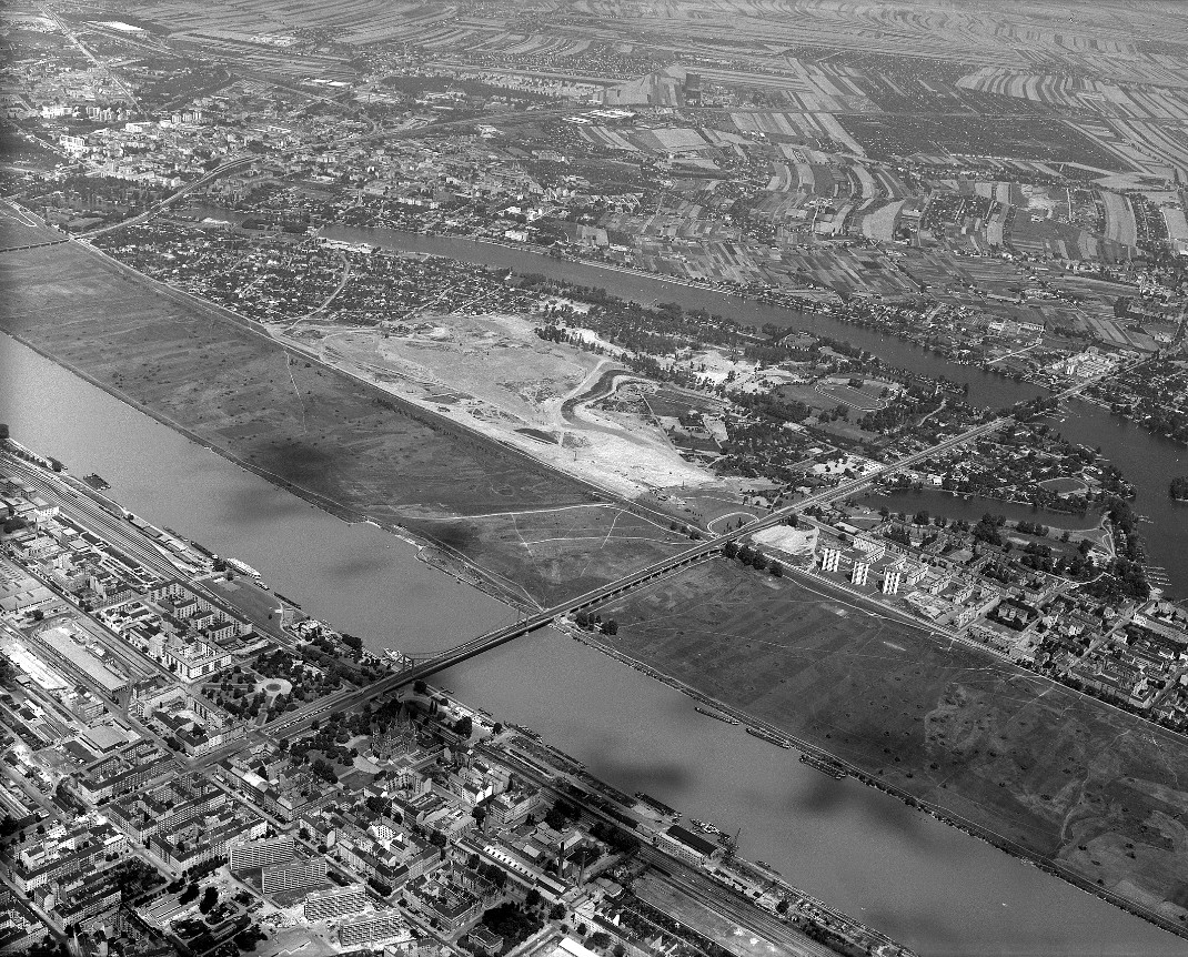 Schwarz-weiß Luftbild der Donauinsel aus dem Jahr 1962
Copyright Michael Wenusch