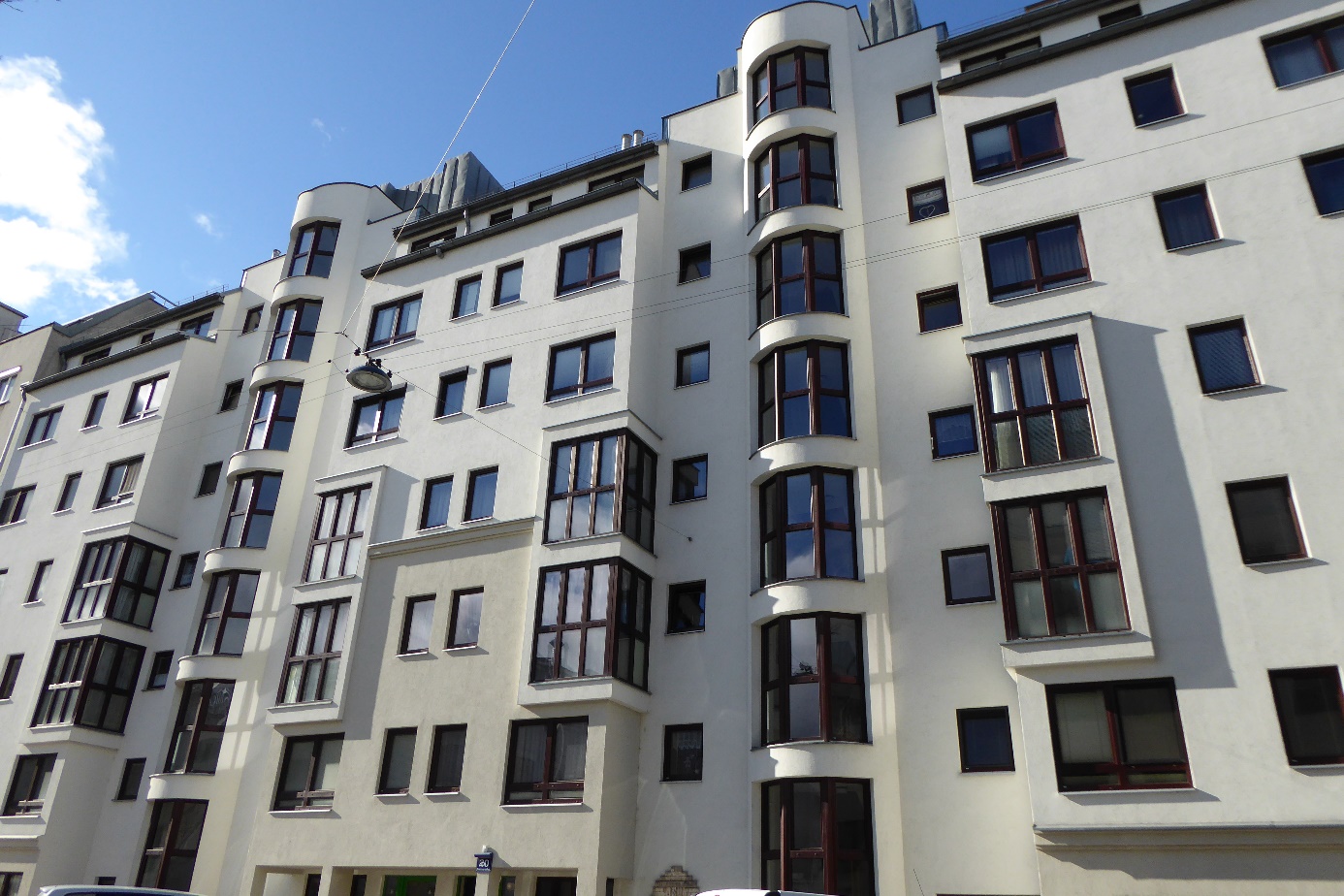 ÖSW property Karmarschgasse 20

Modern multi-apartment building with a white façade and brown window frames in Karmarschgasse 20; the property was developed by ÖSW.