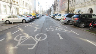 Bodenmarkierung - groe gemalte Fahrrder