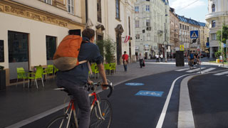 Radfahrer auf Radweg in der Favoritenstrae