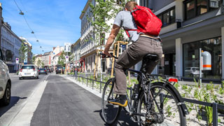 Radfahrer auf Radweg